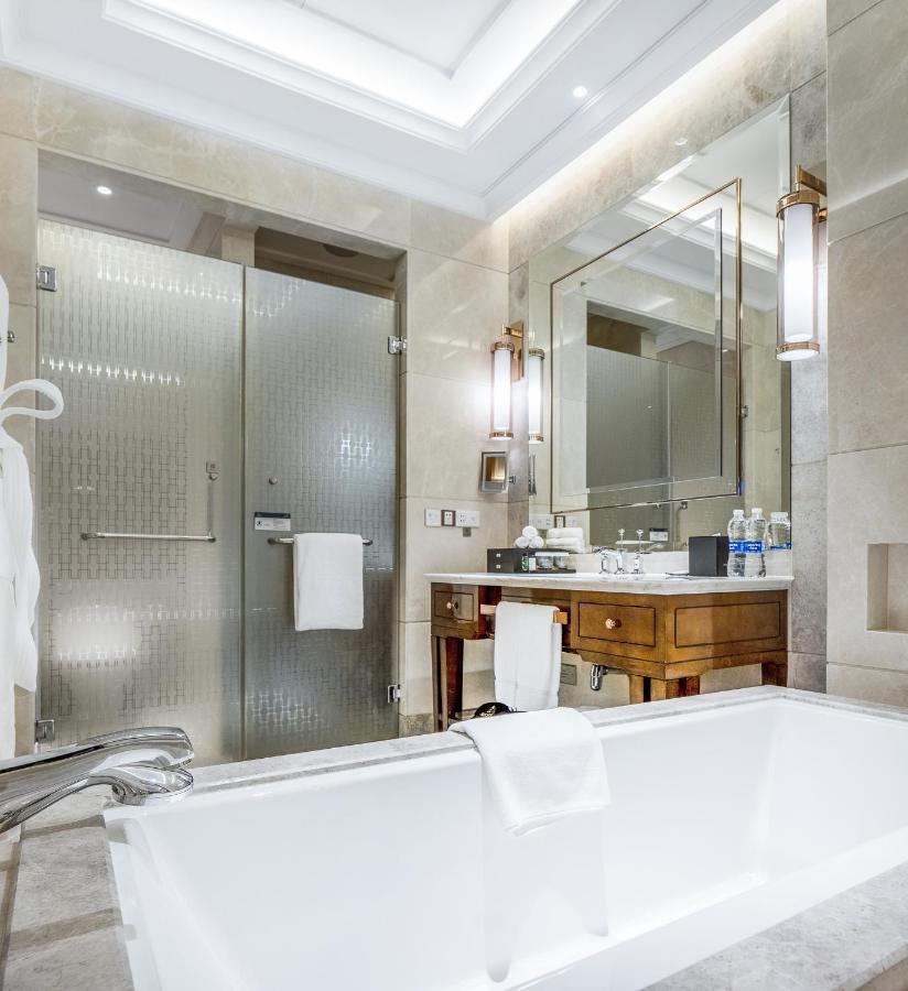 Sheraton Grand Wuhan Hankou Hotel Bagian luar foto