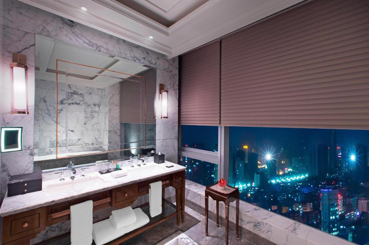 Sheraton Grand Wuhan Hankou Hotel Bagian luar foto