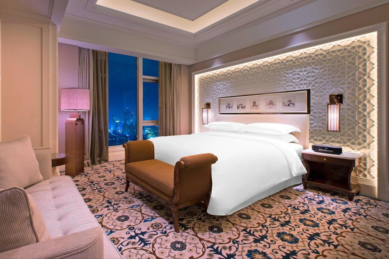 Sheraton Grand Wuhan Hankou Hotel Bagian luar foto