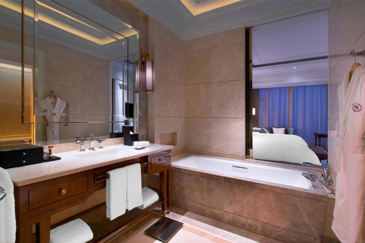 Sheraton Grand Wuhan Hankou Hotel Bagian luar foto