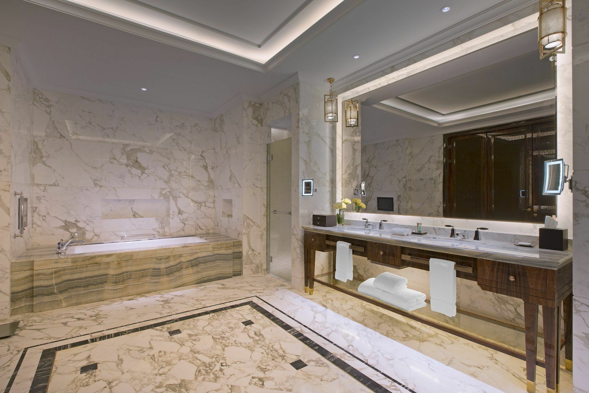 Sheraton Grand Wuhan Hankou Hotel Bagian luar foto